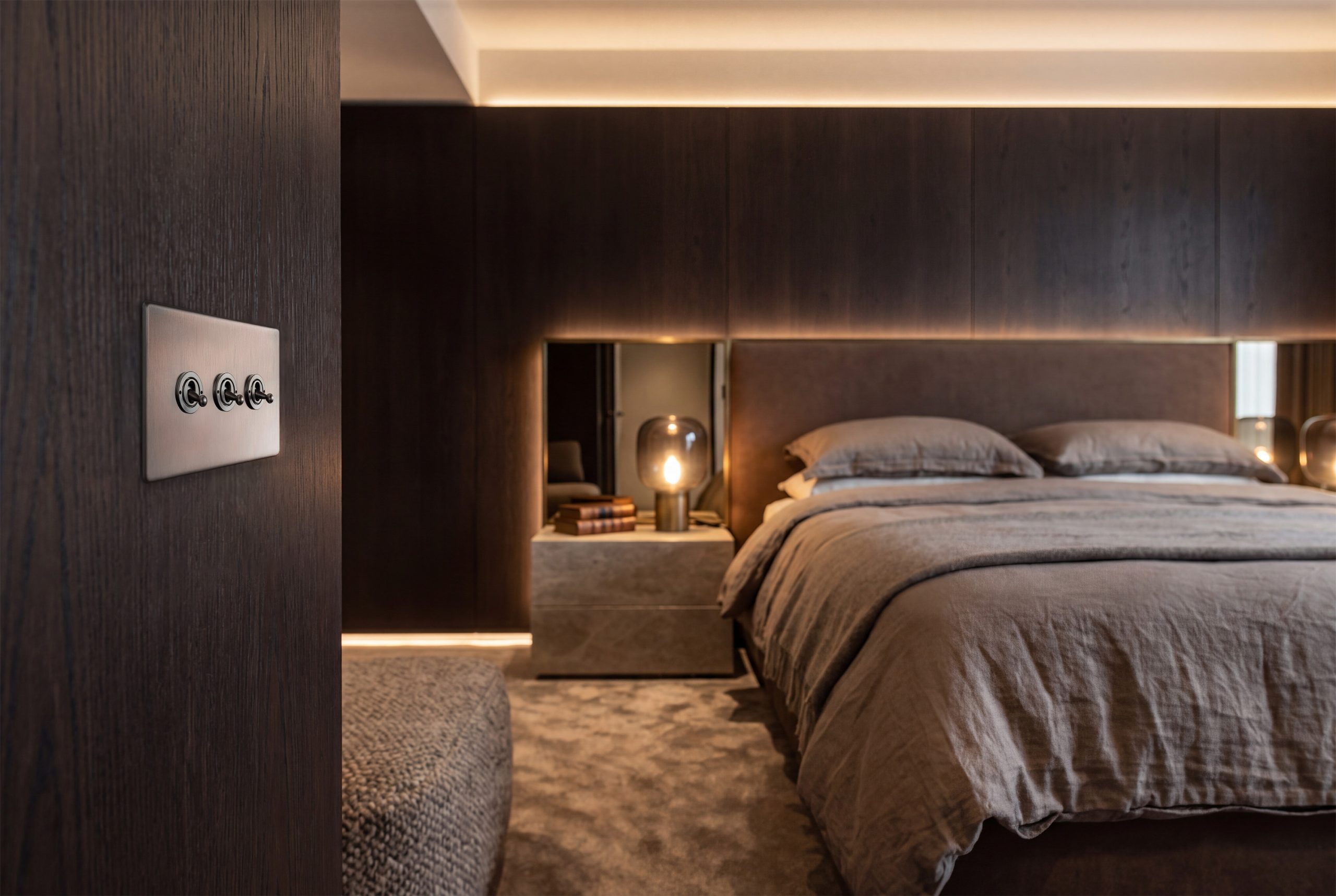 Bedroom with Pent 3g AB toggle